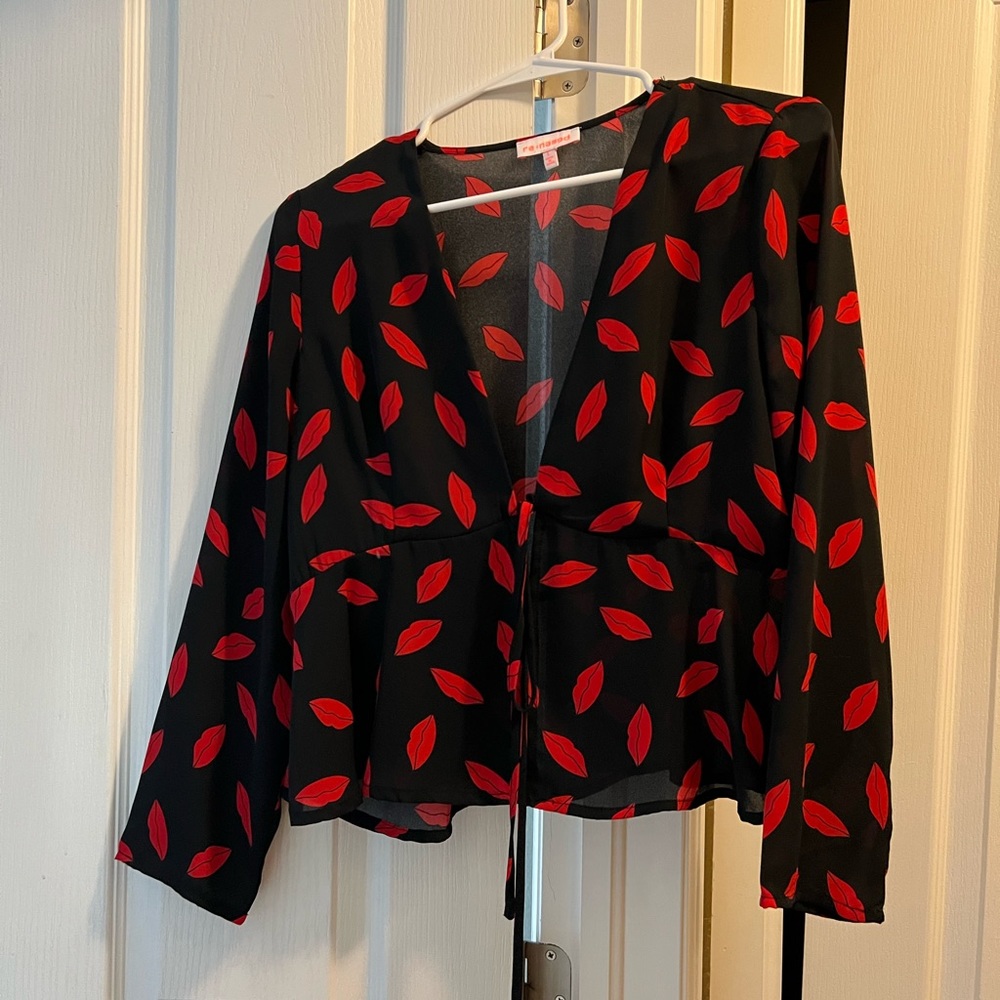 Kiss lip blouse